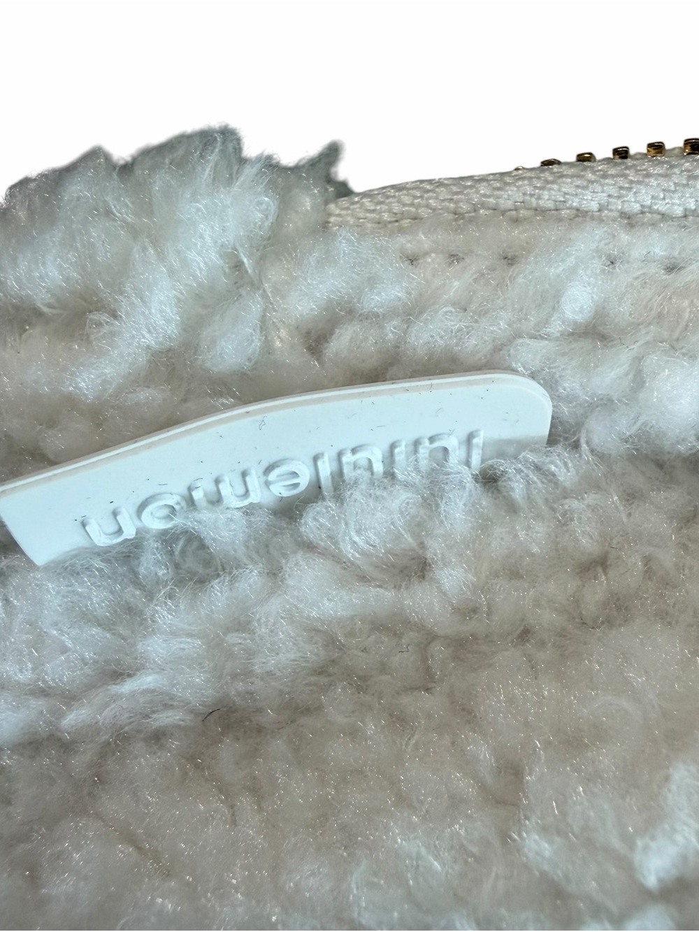 NEW Lululemon everywhere Belt bag fleece white gold - Picture 3 of 9
